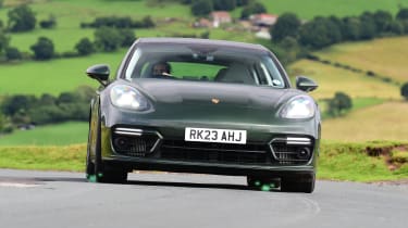 Audi RS 7 vs Porsche Panamera - Porsche Panamera front cornering